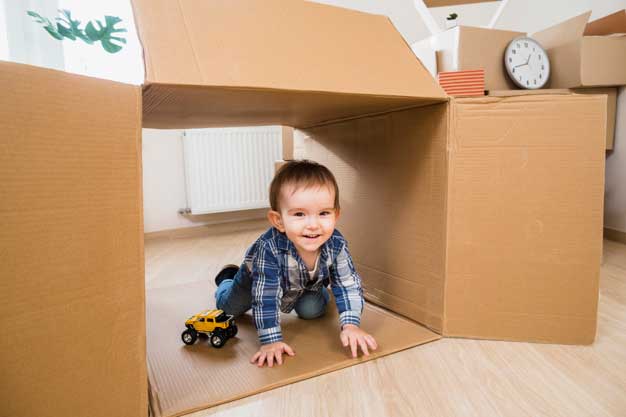 Bạn có thể tái sử dụng thùng carton thành các sản phẩm đồ chơi an toàn cho bé yêu